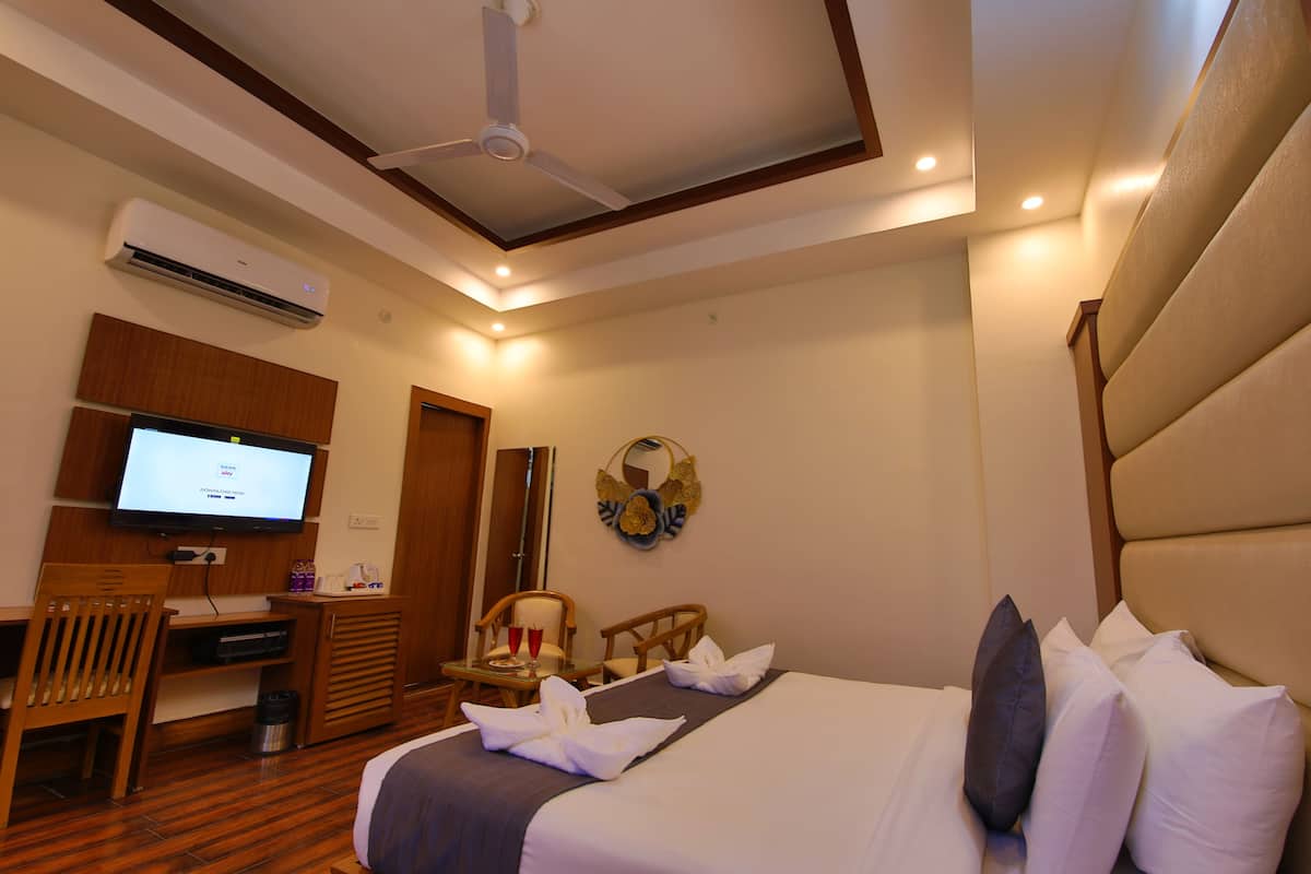 1 bedroom, Egyptian cotton sheets, premium bedding, memory-foam beds