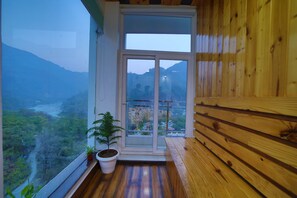 Couples treatment room(s), sauna, steam room, facials - Kamay The Grand Alova (Narendranagar)