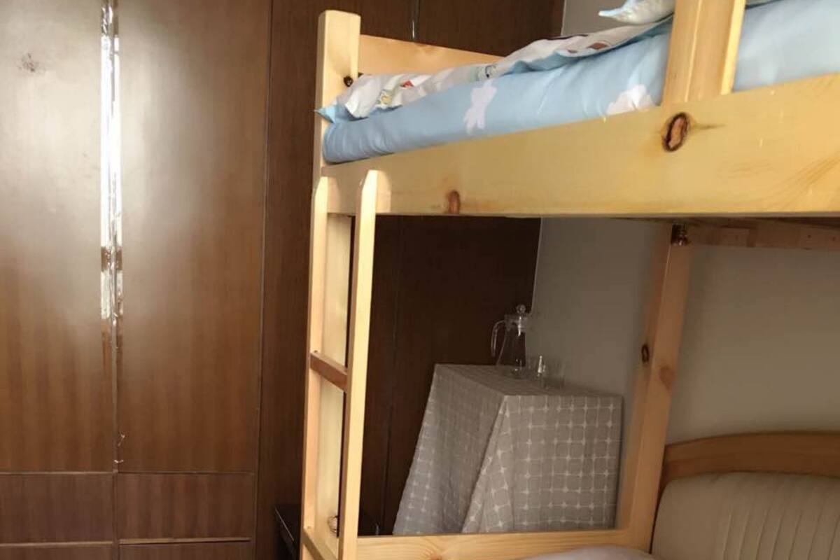 Habitación | Escritorio, cortinas blackout, wifi gratis y ropa de cama 