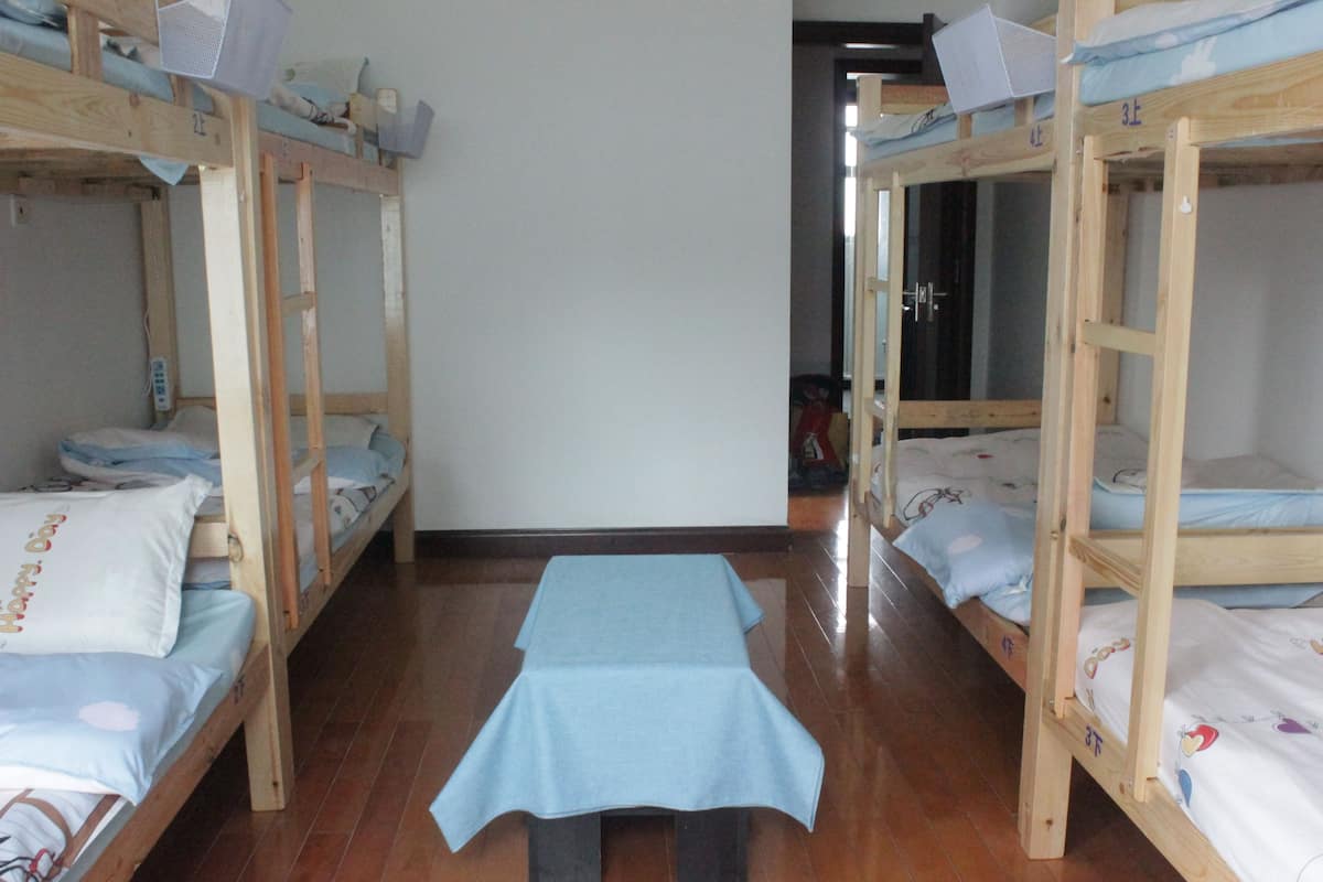 Bureau, rideaux occultants, Wi-Fi gratuit, draps fournis