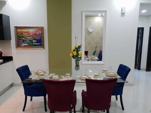 Apartment, 2 Bedrooms | In-room dining