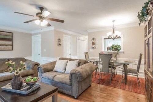 Couples or Work Stay - Cozy & Equipped - 20 mins to all of ATL including Airport