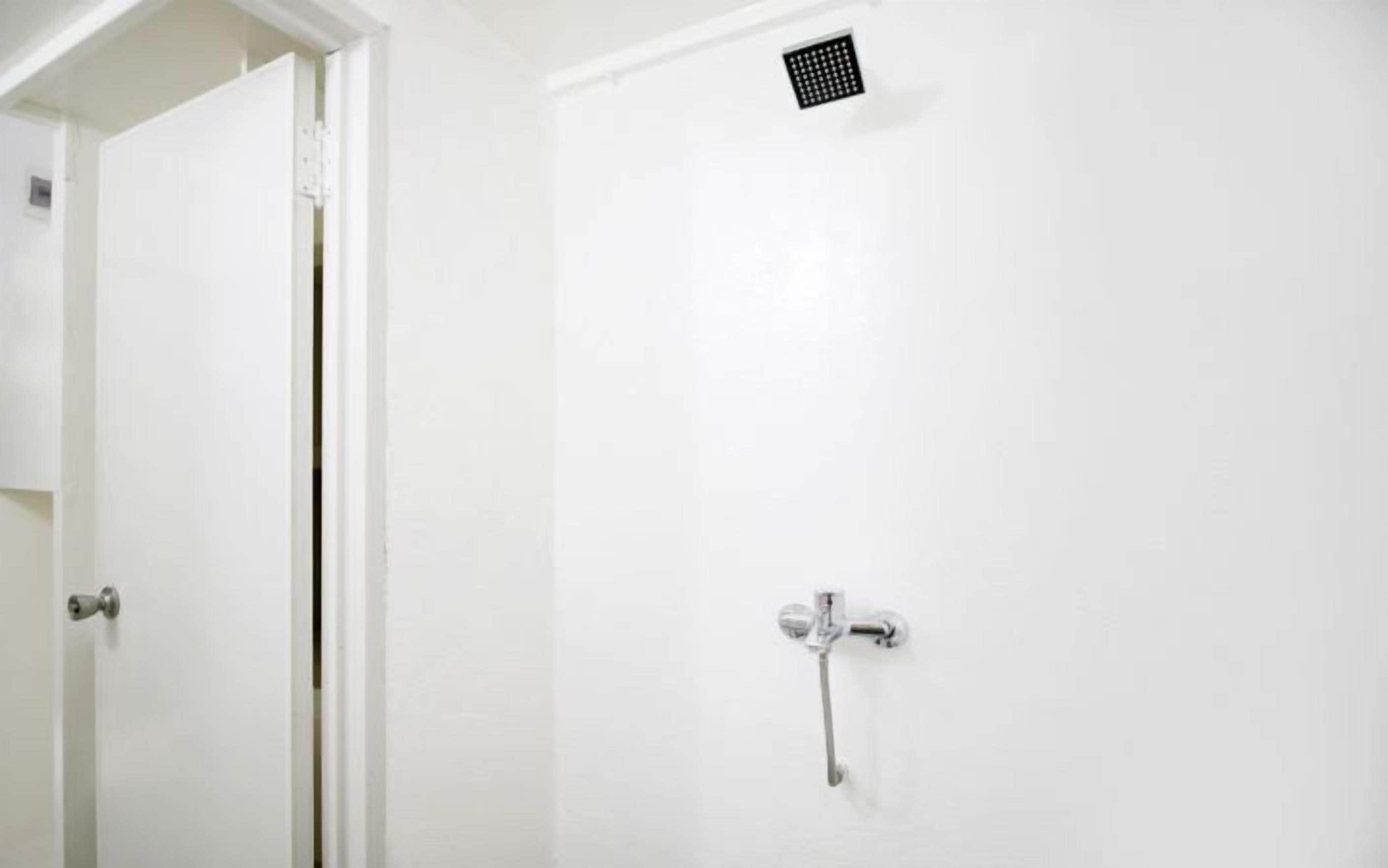 Standard Double Room, 1 Double Bed | Bathroom shower