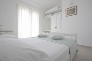 Apartment, Terrace, Sea View | 1 bedroom, desk, soundproofing, iron/ironing board - Apartments Aurelia (Baska Voda)