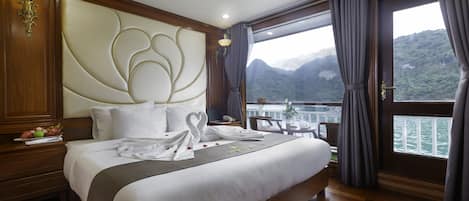 Desk, blackout drapes, free WiFi, bed sheets