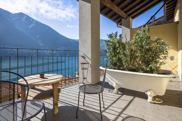 Panorámás szoba, 1 kétszemélyes ágy, nemdohányzó, kilátással a tóra | Kilátás a szobából