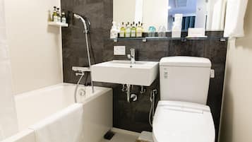 Combined shower/bathtub, deep-soaking bathtub, free toiletries