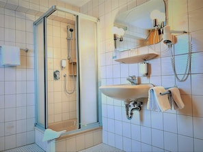 Shower, towels