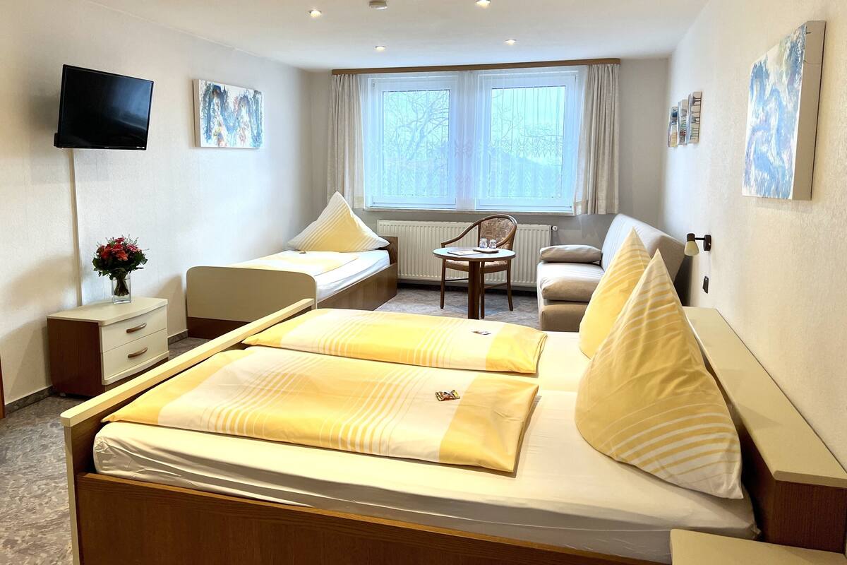 triple room | cots/infant beds, free wifi, bed sheets