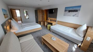 Cribs/infant beds, free WiFi, bed sheets