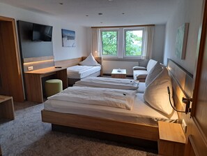 Cots/infant beds, free WiFi, bed sheets - Hotel Ingeburg (Bad Sachsa)