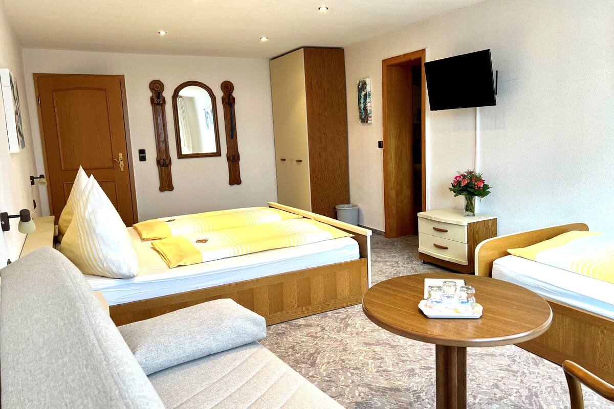 triple room | cots/infant beds, free wifi, bed sheets