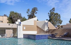 حمّام سباحة خارجي