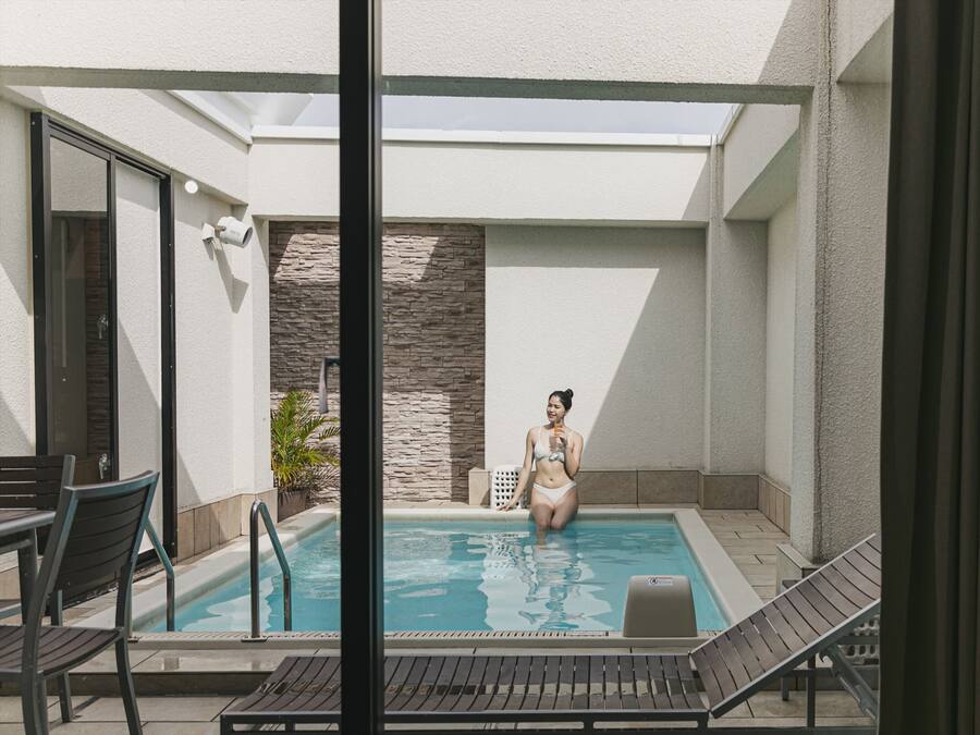 Suite, Nichtraucher (EXES Pool Villa, Lounge Access ,57sqm) | Zimmersafe, Schreibtisch, Bügeleisen/Bügelbrett, kostenloses WLAN