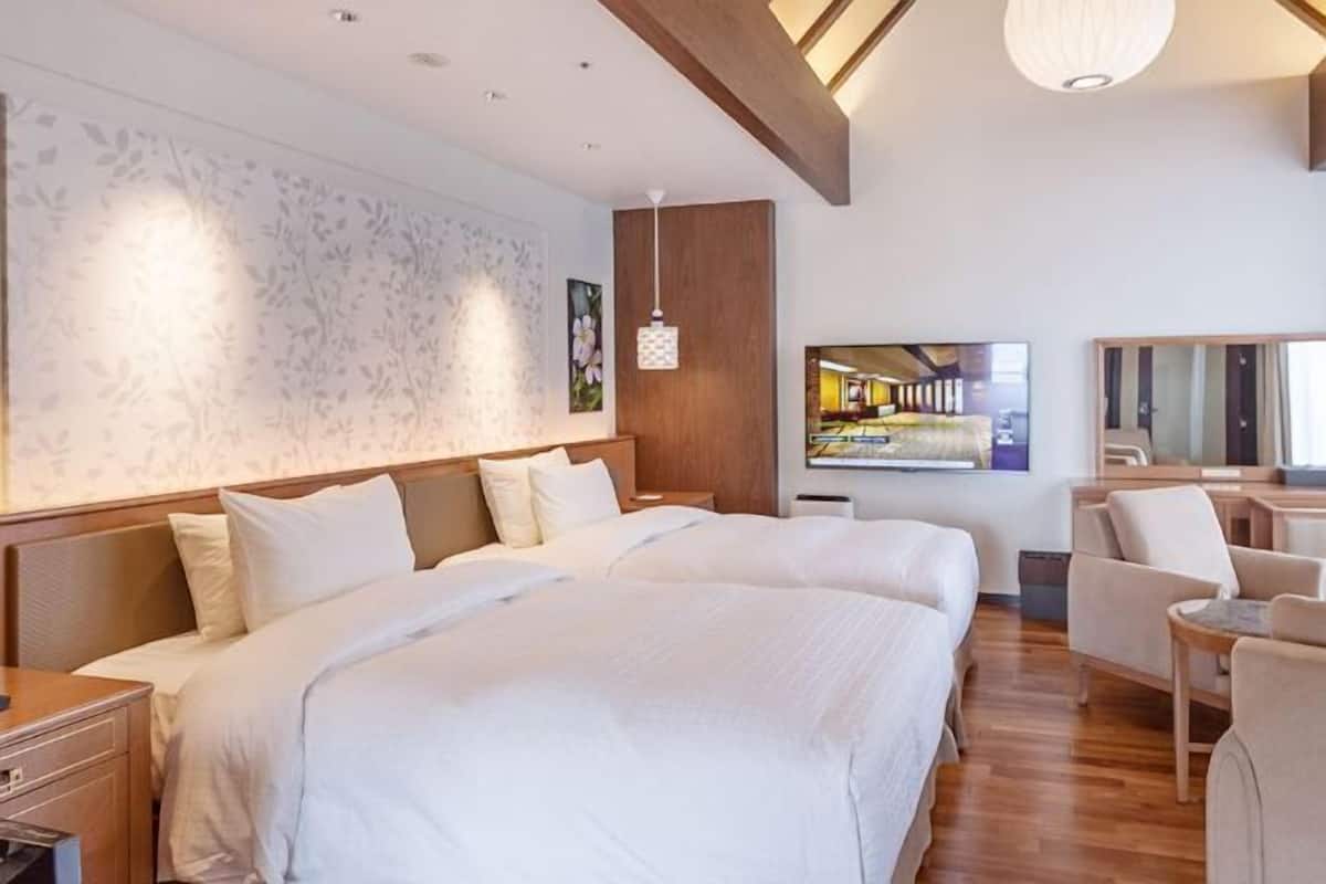 In-room safe, desk, iron/ironing board, free WiFi