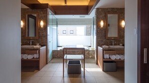 Suite, Bebas Asap Rokok (EXES Pool Villa, Lounge Access ,57sqm) | Kamar mandi | Bathtub dan shower terpisah dan bathtub besar