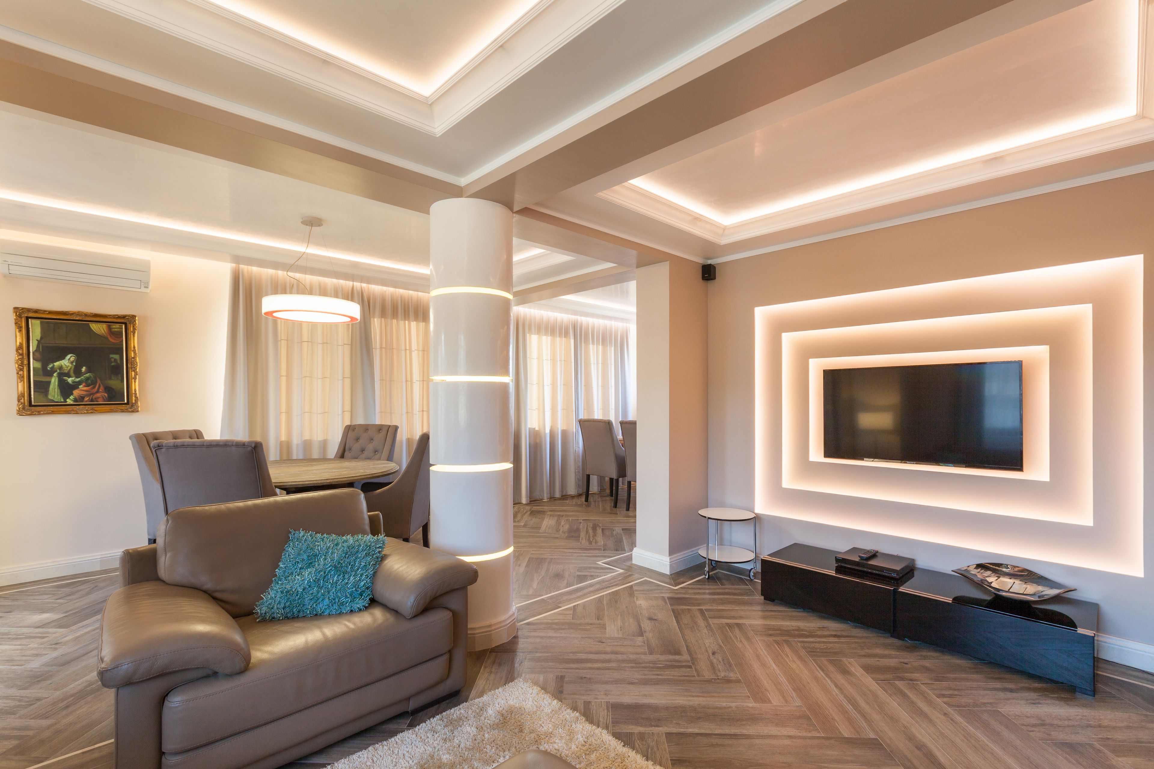 Deluxe Suite, 2 Bedrooms, Hot Tub, Mountain View | Living area | Flat-screen TV