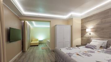 Suite Deluks, 2 kamar tidur, hot tub, pemandangan gunung | 4 kamar tidur, setrika/meja setrika, dan tempat tidur bayi gratis