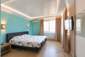 豪華套房, 2 間臥室, 熱水浴缸, 山景 | 4 間臥室、熨斗/熨衣板、免費搖籃/嬰兒床、折疊床/加床