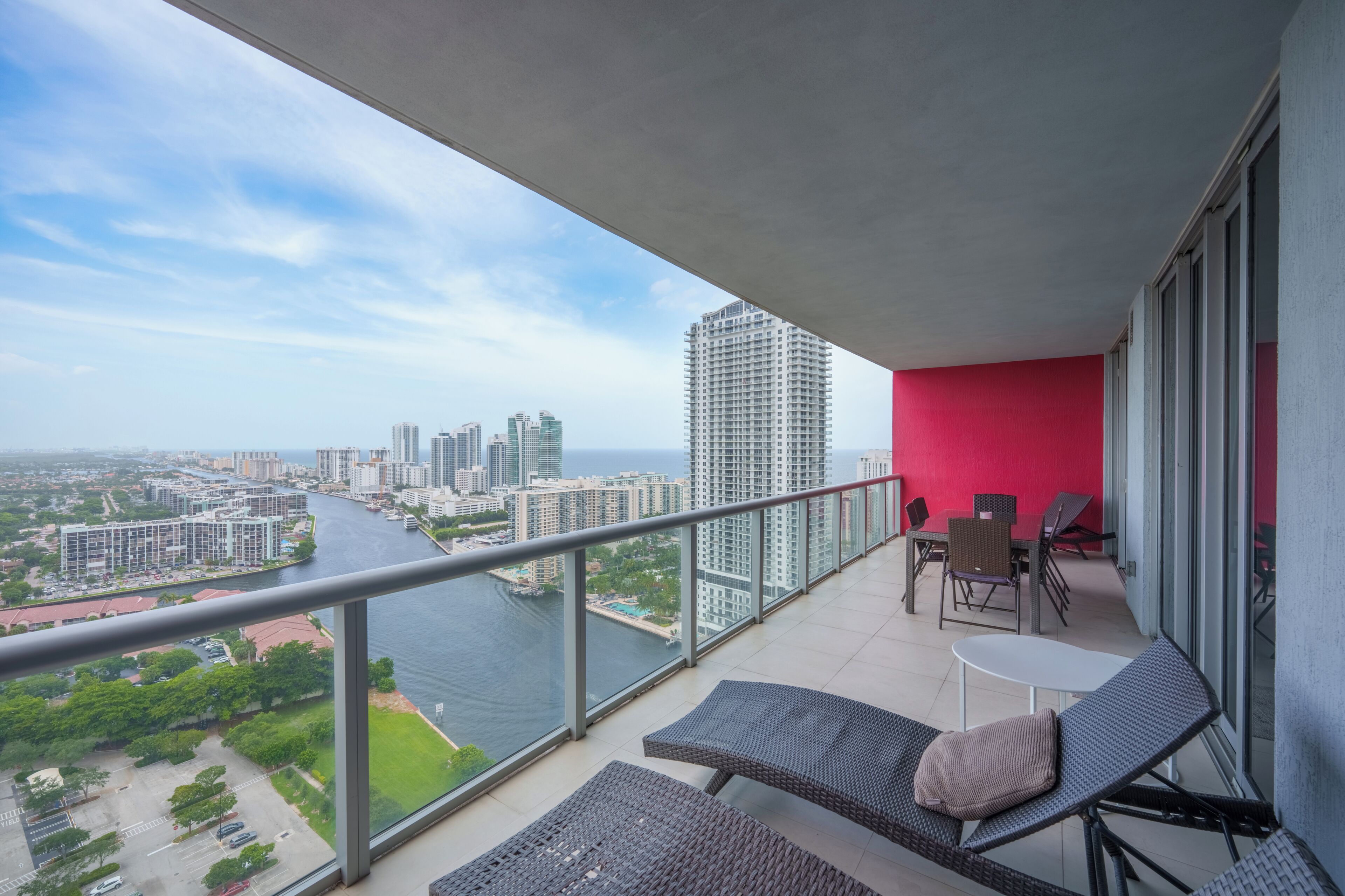 المنطقة المحيطة بالمنشأة