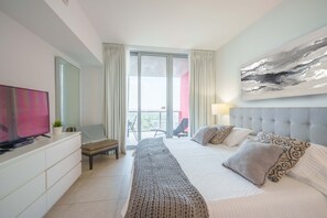 2 dormitorios, tabla de planchar con plancha, cuna de viaje