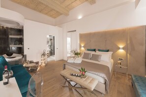 Suite | Down comforters, memory foam beds, minibar, in-room safe - Navona Style (Rome)