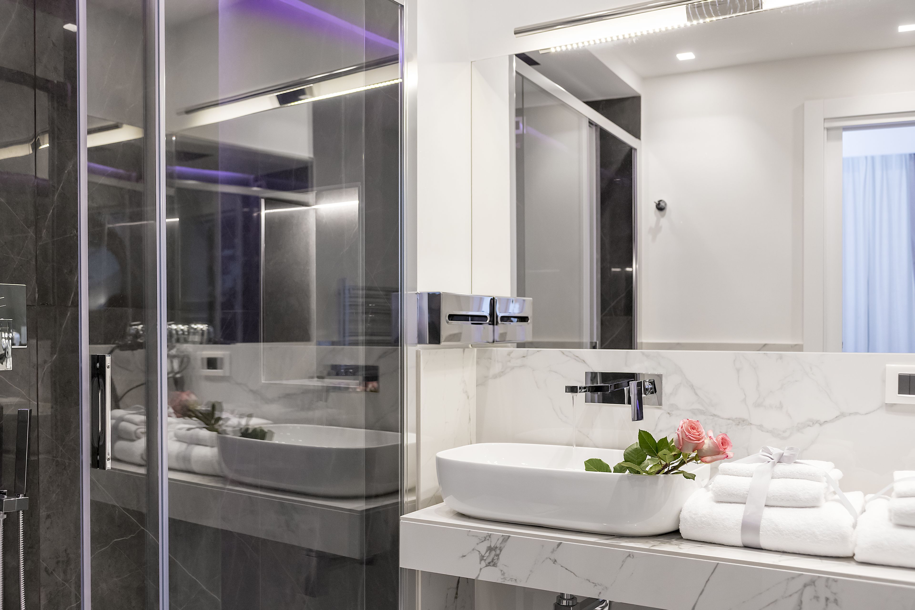 免费洗浴用品、吹风机、拖鞋、坐浴桶