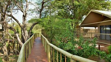 Partial River View Room | 1 kamar tidur, brankas, meja kerja, dan ruang kerja ramah laptop