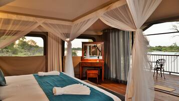 River View Room | 1 kamar tidur, brankas, meja kerja, dan ruang kerja ramah laptop