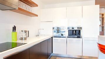 Basic-Einzelzimmer, 1 Doppelbett | Eigene Küche | Kühlschrank, Mikrowelle, Herdplatte, Kochgeschirr/Geschirr/Besteck