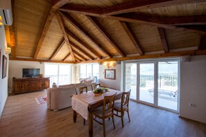 Appartement Premium, vue mer | Restauration dans la chambre