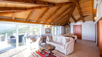 Premium-Apartment, Meerblick | Wohnbereich