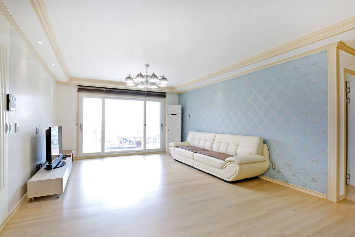 Casa de ciudad, 3 habitaciones (35 PY) | Sala de estar | Televisión de pantalla plana 