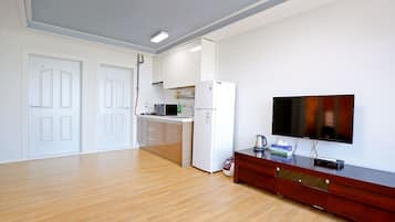 Townhome, 2 Bedrooms (15 PY) | Living area | Flat-screen TV