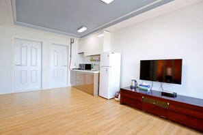 Casa de ciudad, 2 habitaciones (15 PY) | Área de sala de estar | Televisión de pantalla plana 