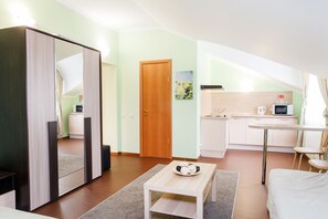 Standard Studio, 1 Double Bed | Desk, soundproofing, free WiFi, bed sheets - Kashirskaya Hotel Tyumen Centre (Tyumen)