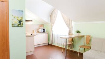 Standard Studio, 1 Double Bed | Desk, soundproofing, free WiFi, bed sheets