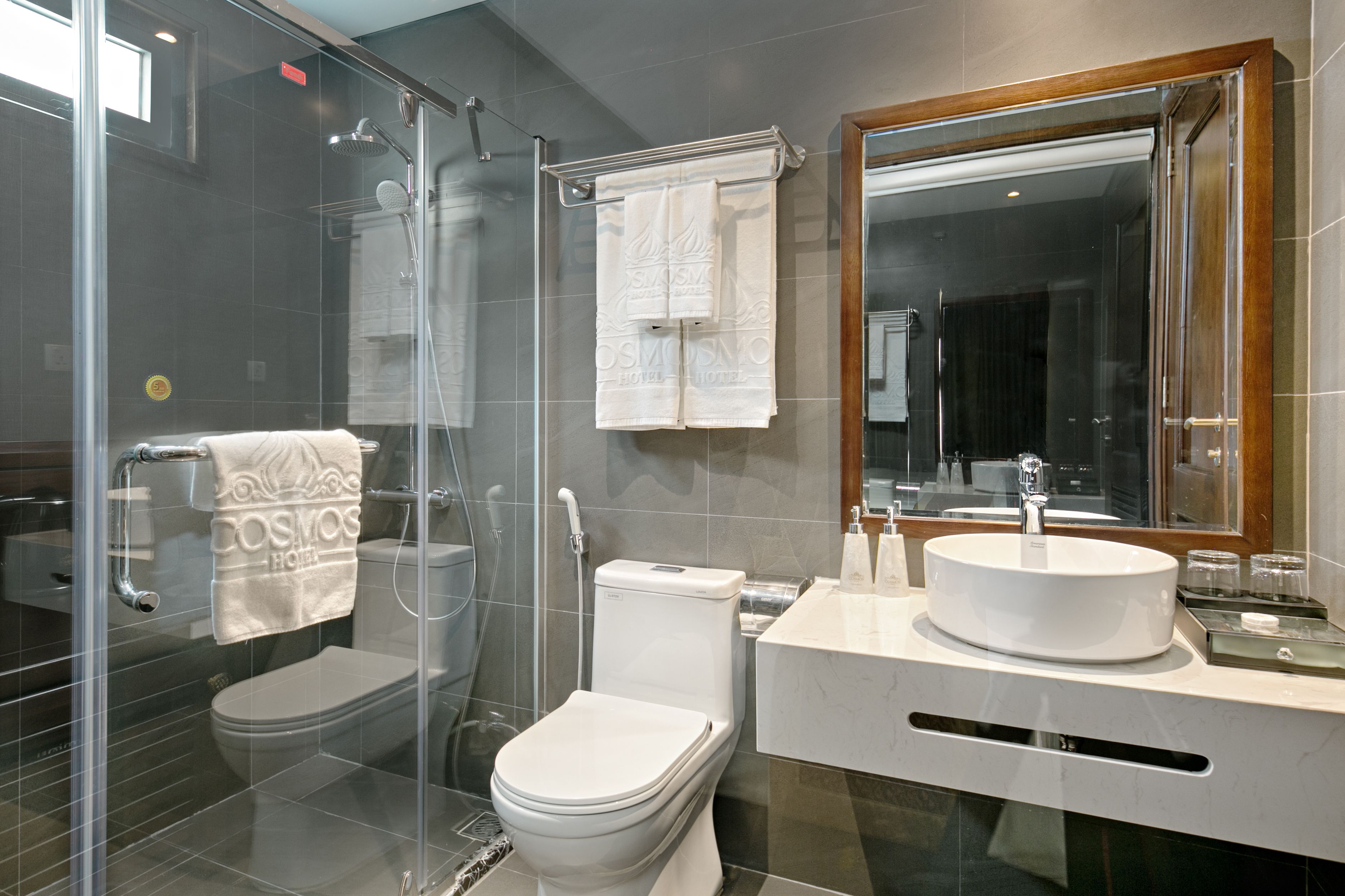 deluxe triple room | bathroom | free toiletries, hair dryer, slippers, towels