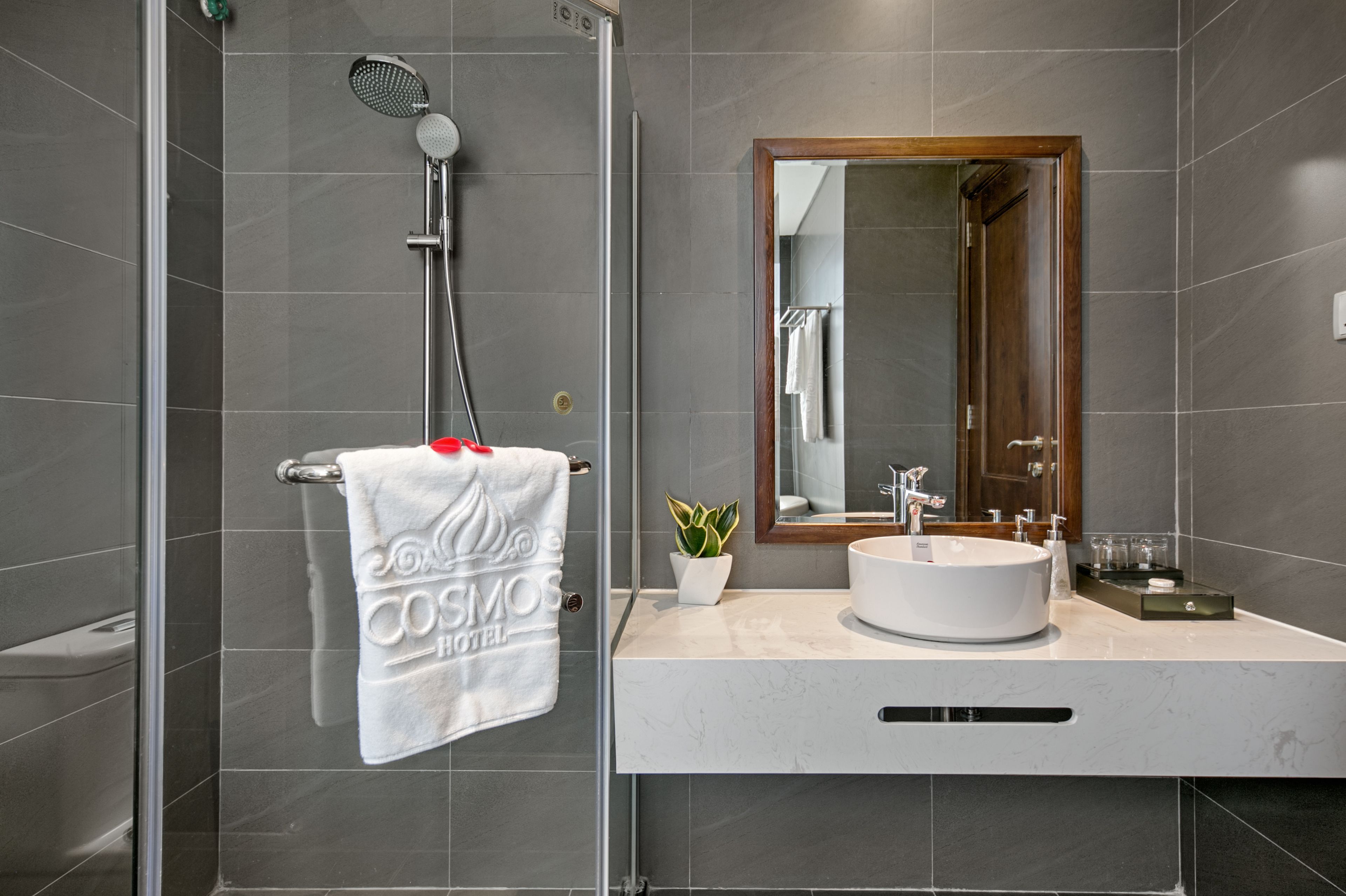 premium deluxe double room, ocean view | bathroom | free toiletries, hair dryer, slippers, towels