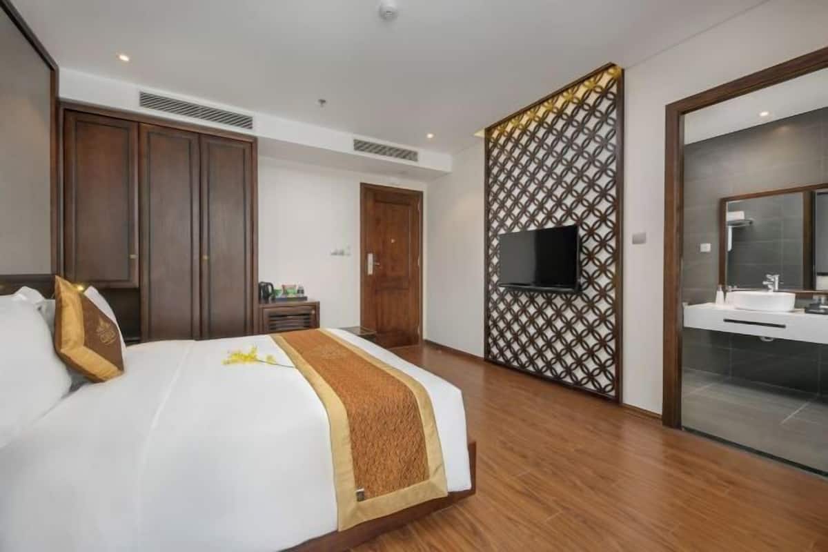 Hochwertige Bettwaren, Minibar, Zimmersafe, Schreibtisch