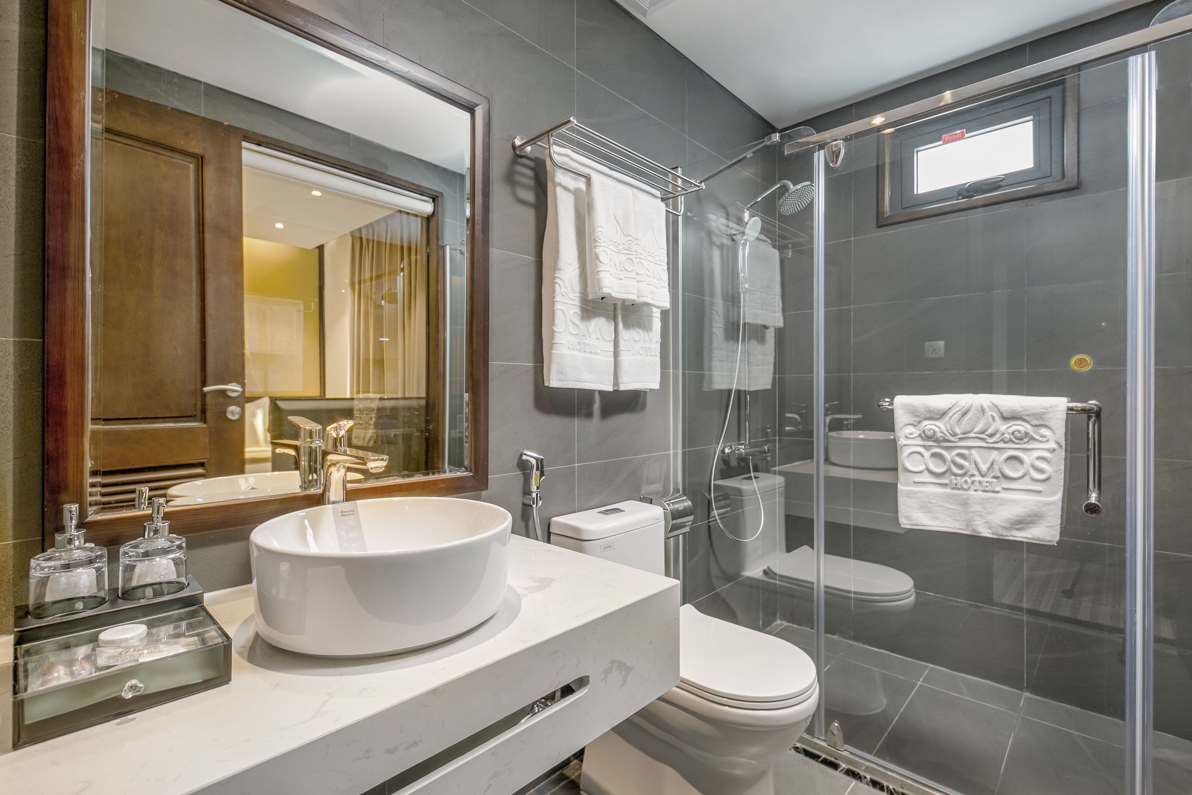 deluxe double or twin room | bathroom | free toiletries, hair dryer, slippers, towels
