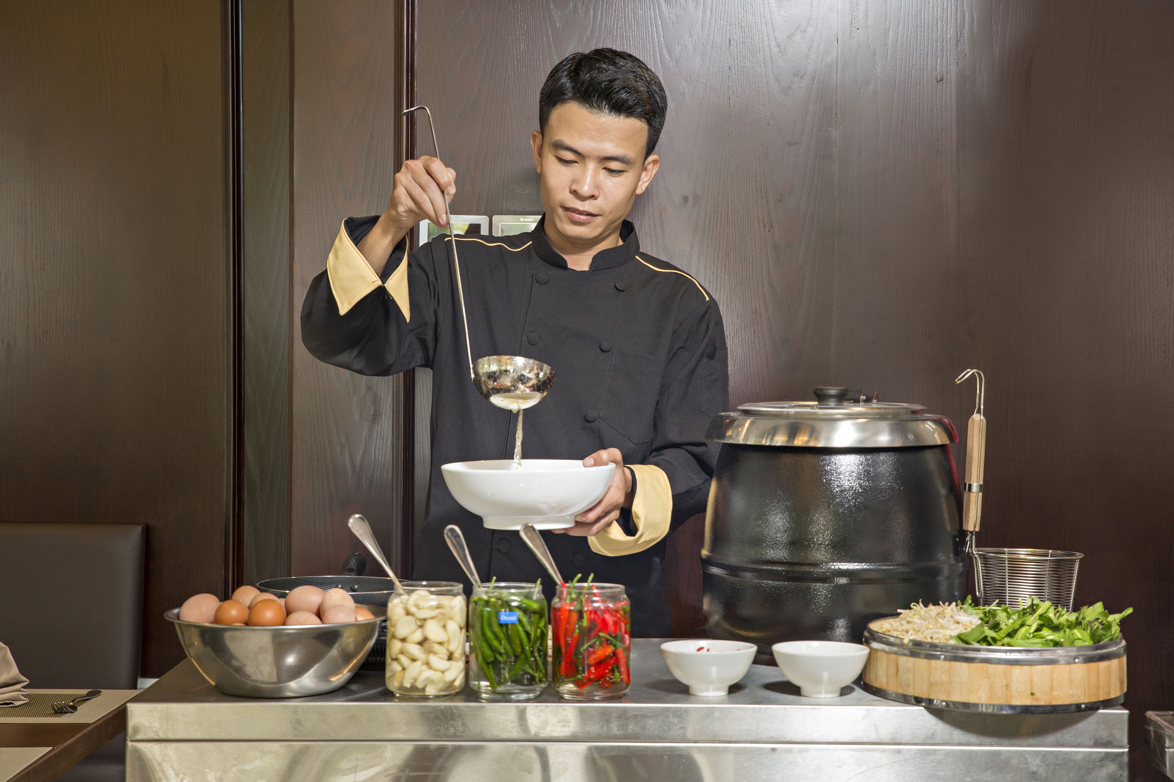 daily buffet breakfast (vnd 200000 per person)