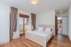 Apartamento família, vista para o mar | 2 quartos, roupas de cama antialérgicas, camas Select Comfort