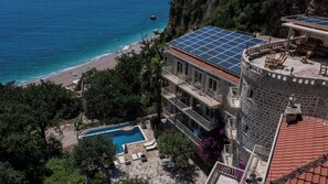 Front of property - Pietra Mare Apartments (Petrovac)