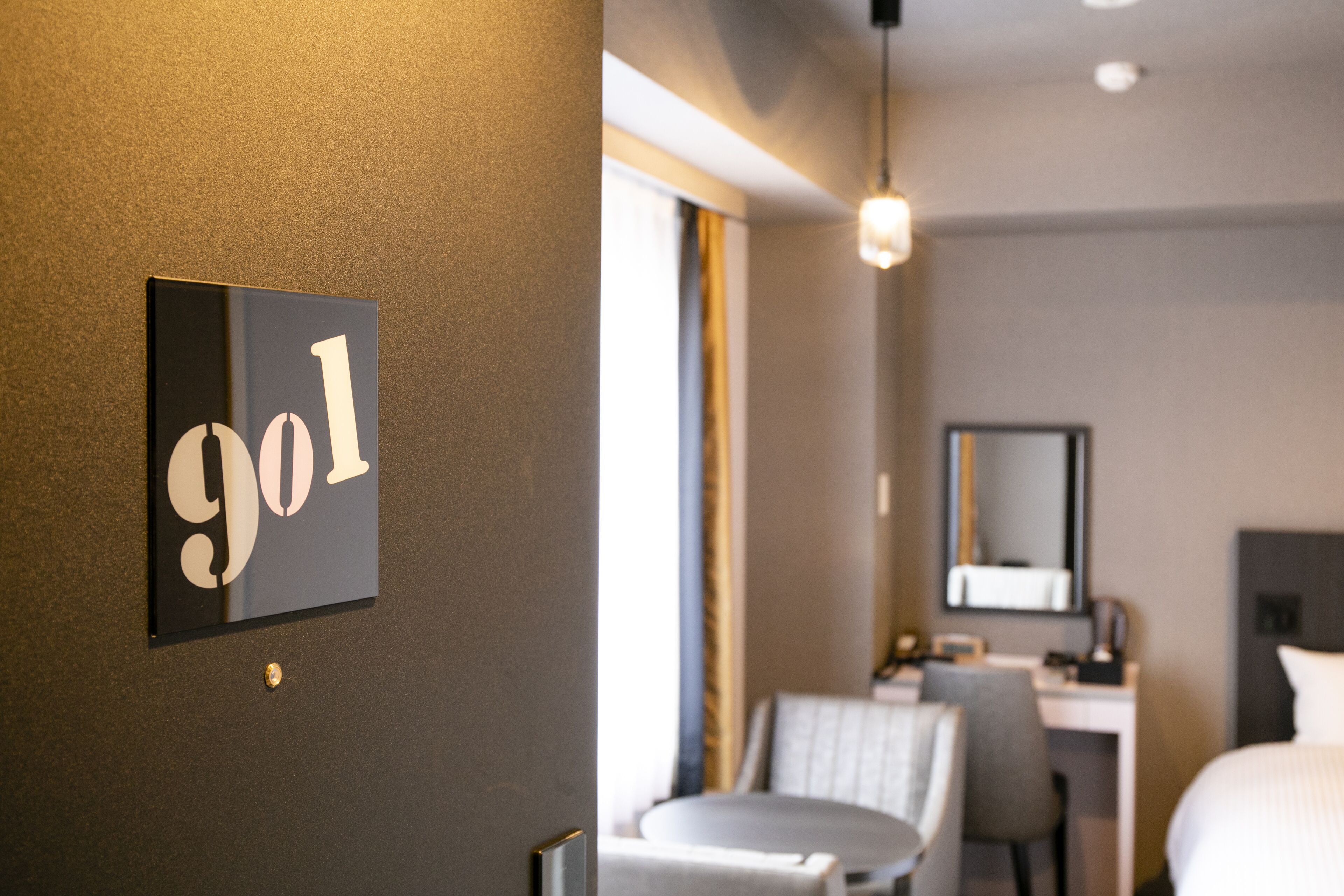 standard twin room, non smoking | down duvets, in-room safe, desk, blackout curtains