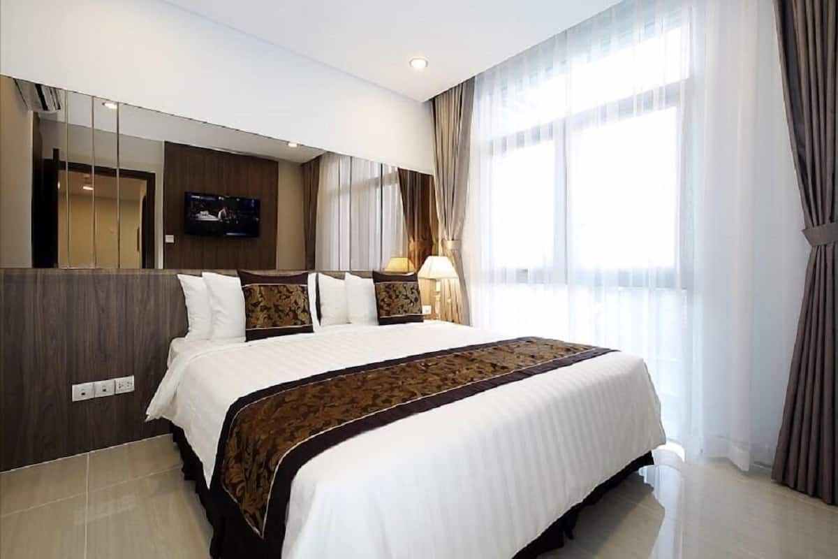 In-room safe, desk, blackout curtains, soundproofing