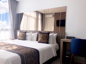 Deluxe Double Room (Landmark View) | In-room safe, desk, blackout drapes, soundproofing - Aurora Western Village (Ho Chi Minh City)