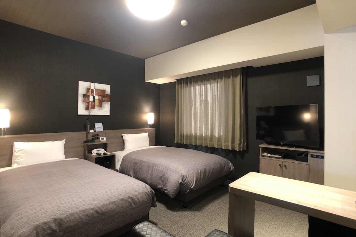 1 bedroom, desk, free wifi, bed sheets