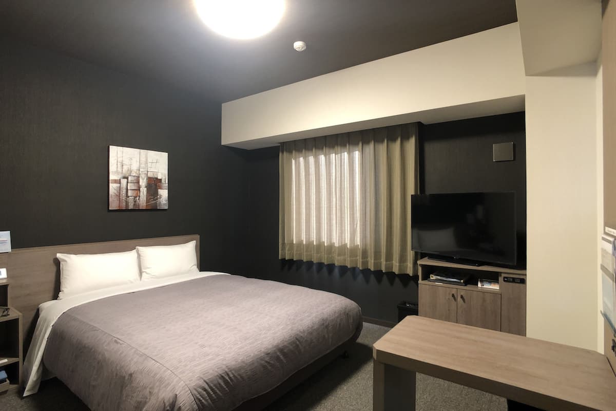 1 bedroom, desk, free wifi, bed sheets