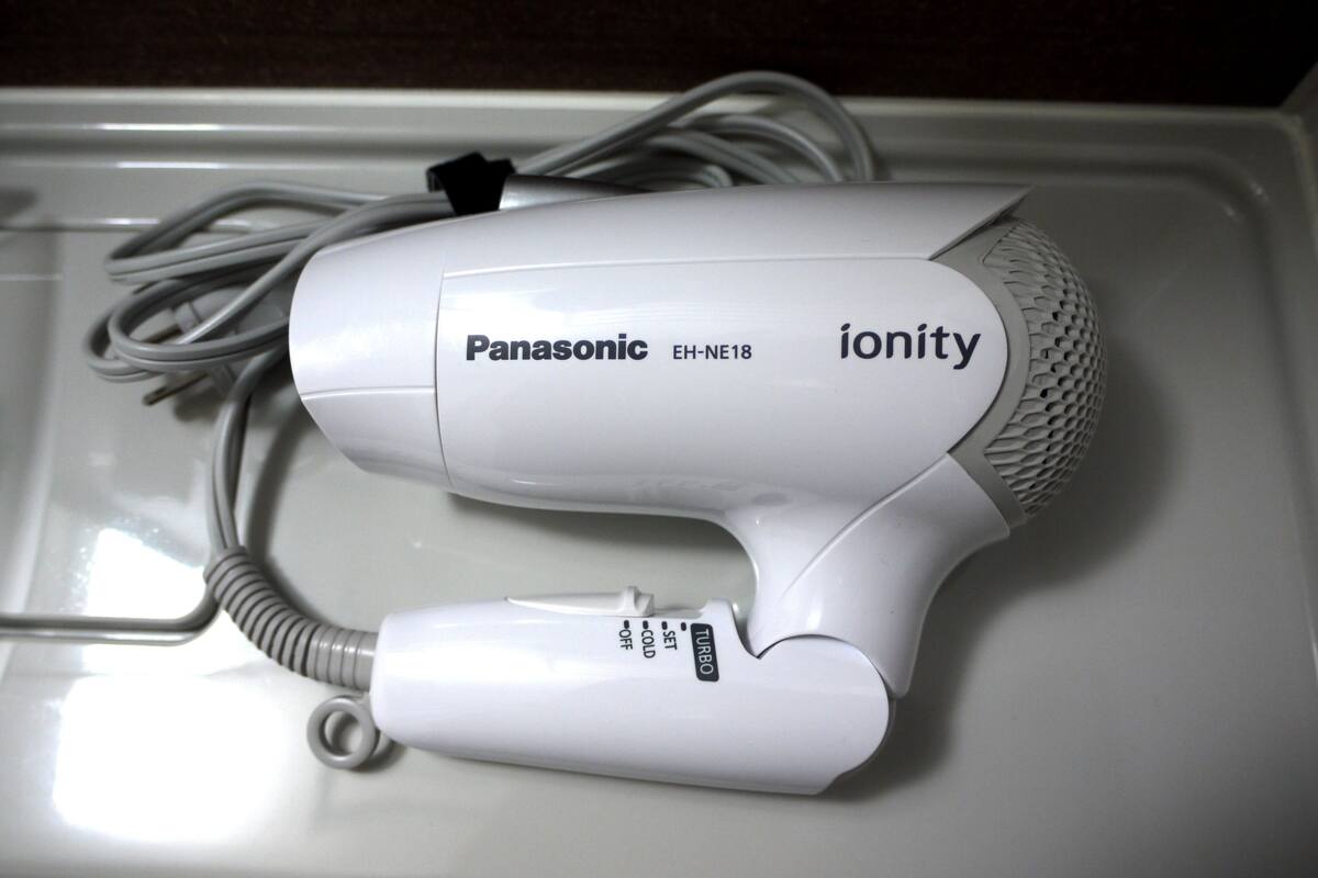 combined shower/bathtub, free toiletries, hair dryer, slippers